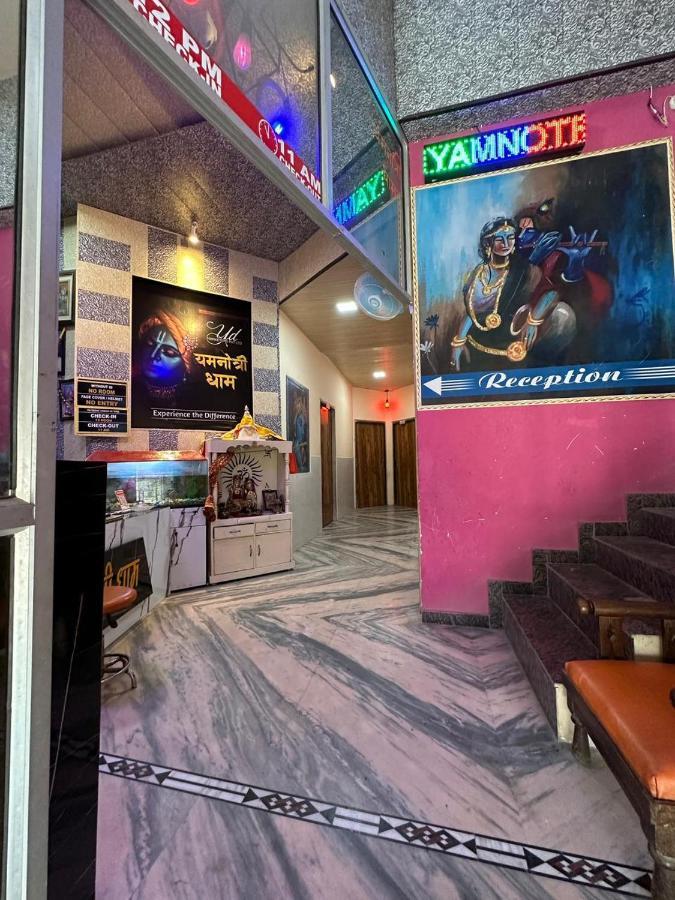 Hotel Yamnotri Dham Vrindāvan Esterno foto
