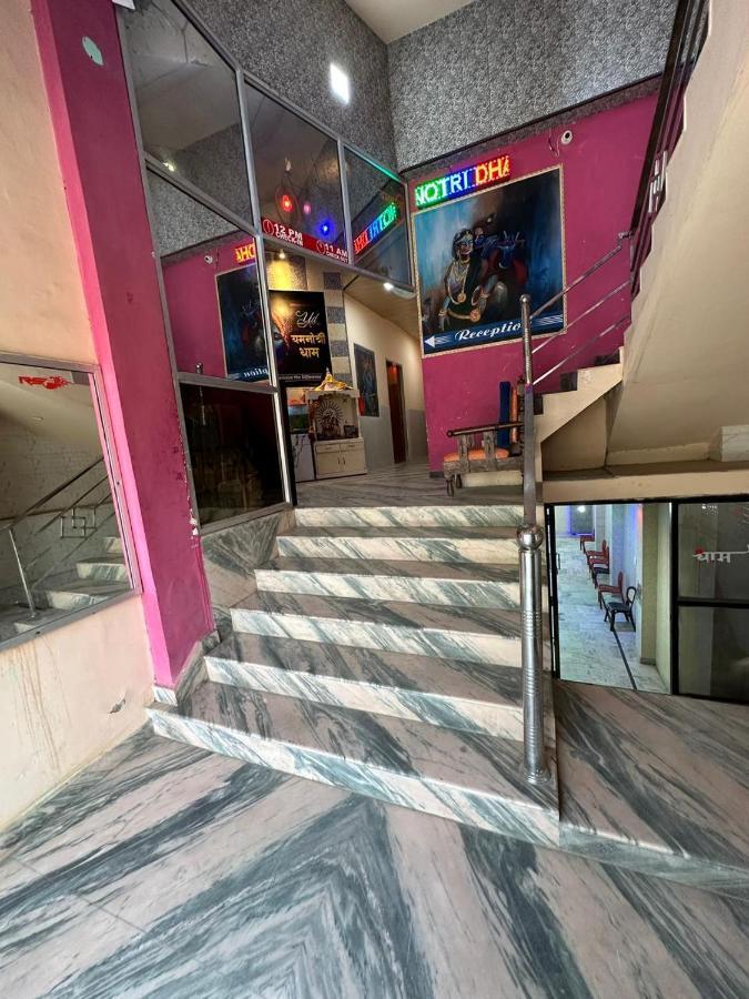 Hotel Yamnotri Dham Vrindāvan Esterno foto