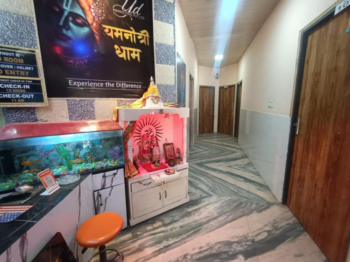 Hotel Yamnotri Dham Vrindāvan Esterno foto