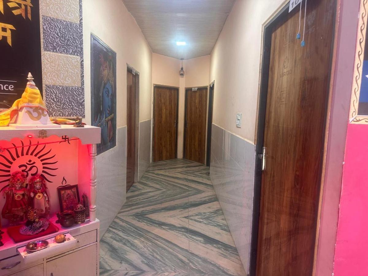 Hotel Yamnotri Dham Vrindāvan Esterno foto