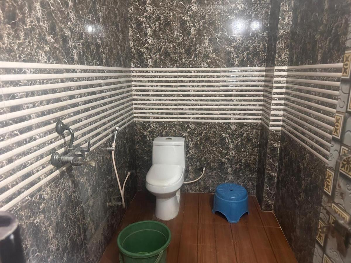 Hotel Yamnotri Dham Vrindāvan Esterno foto