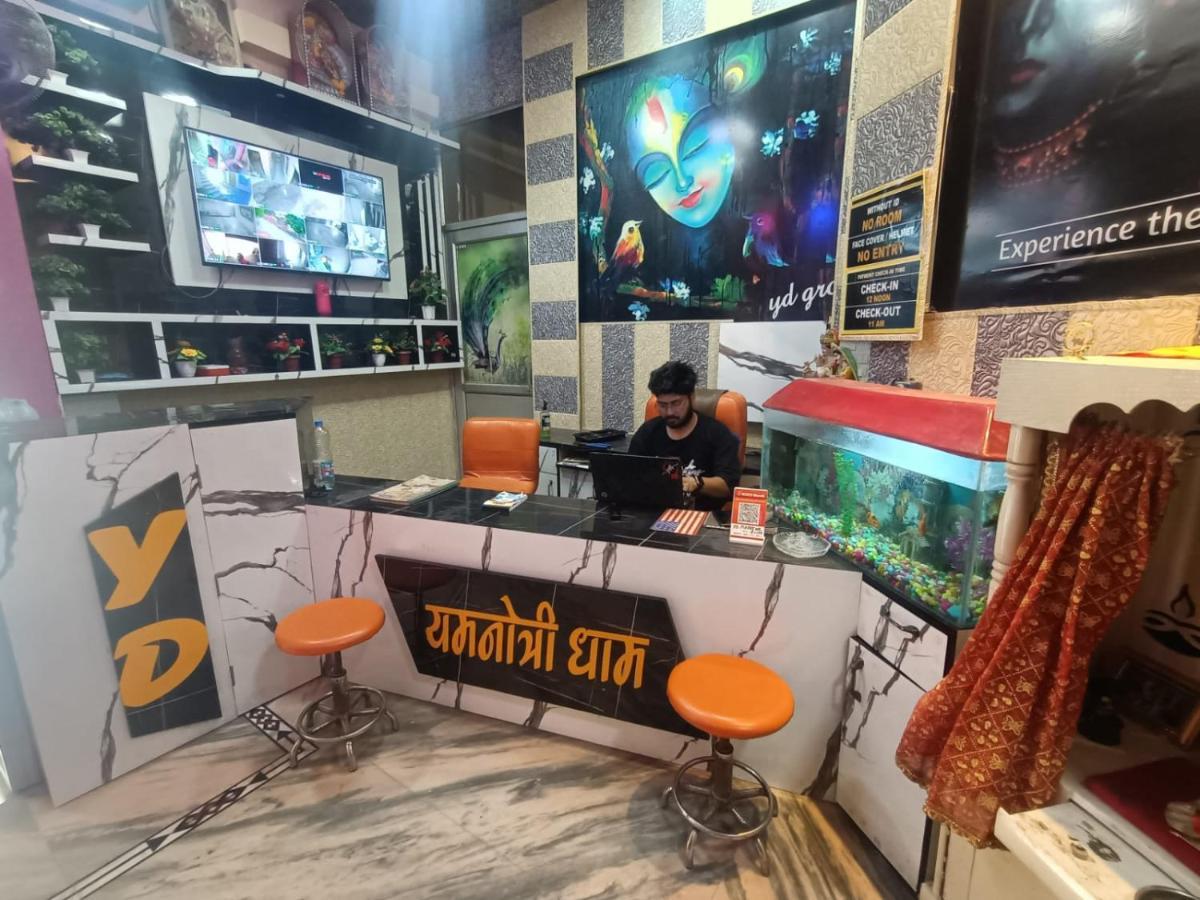Hotel Yamnotri Dham Vrindāvan Esterno foto