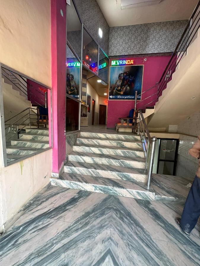Hotel Yamnotri Dham Vrindāvan Esterno foto